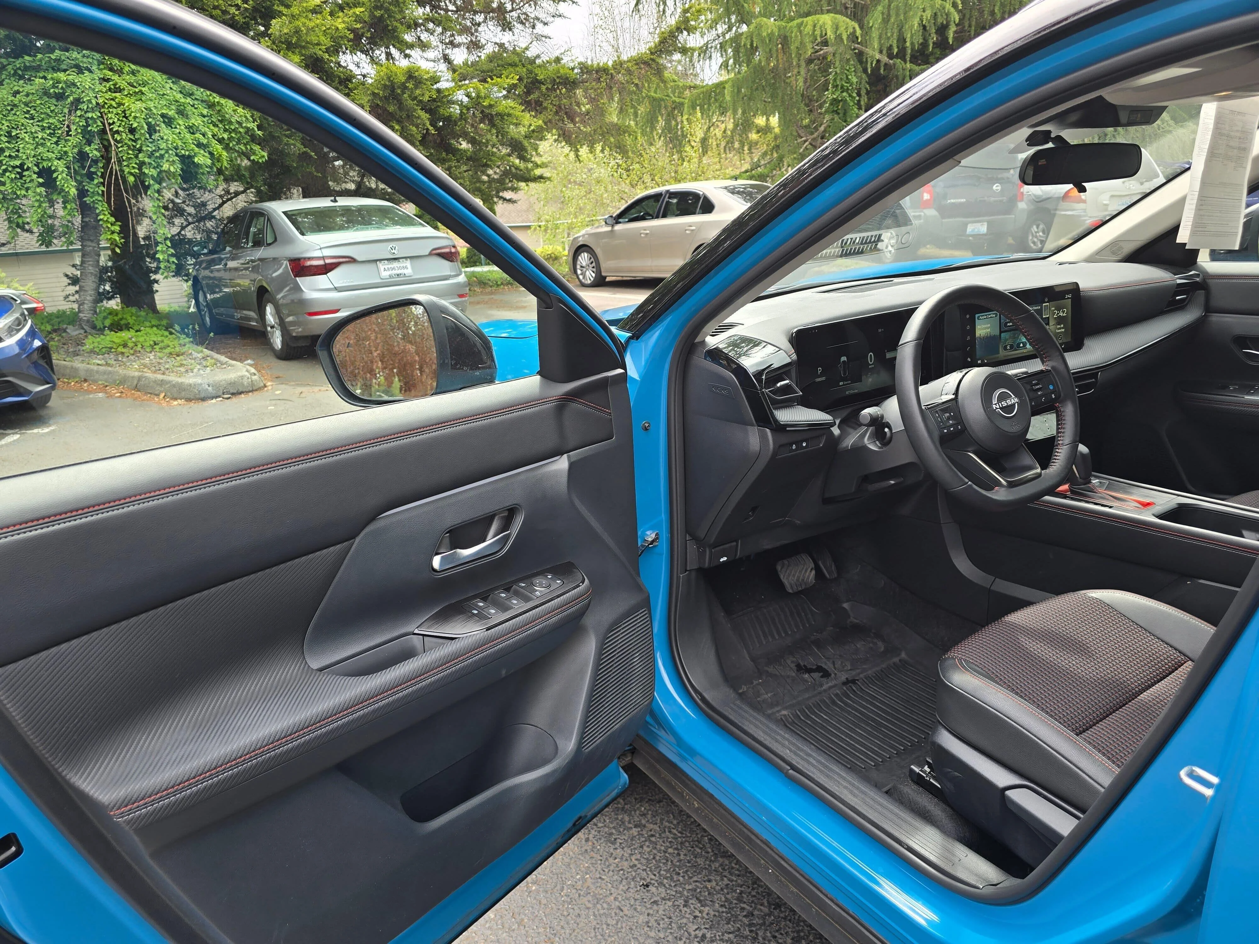 Used 2025 Blue Metallic Nissan SR image 7