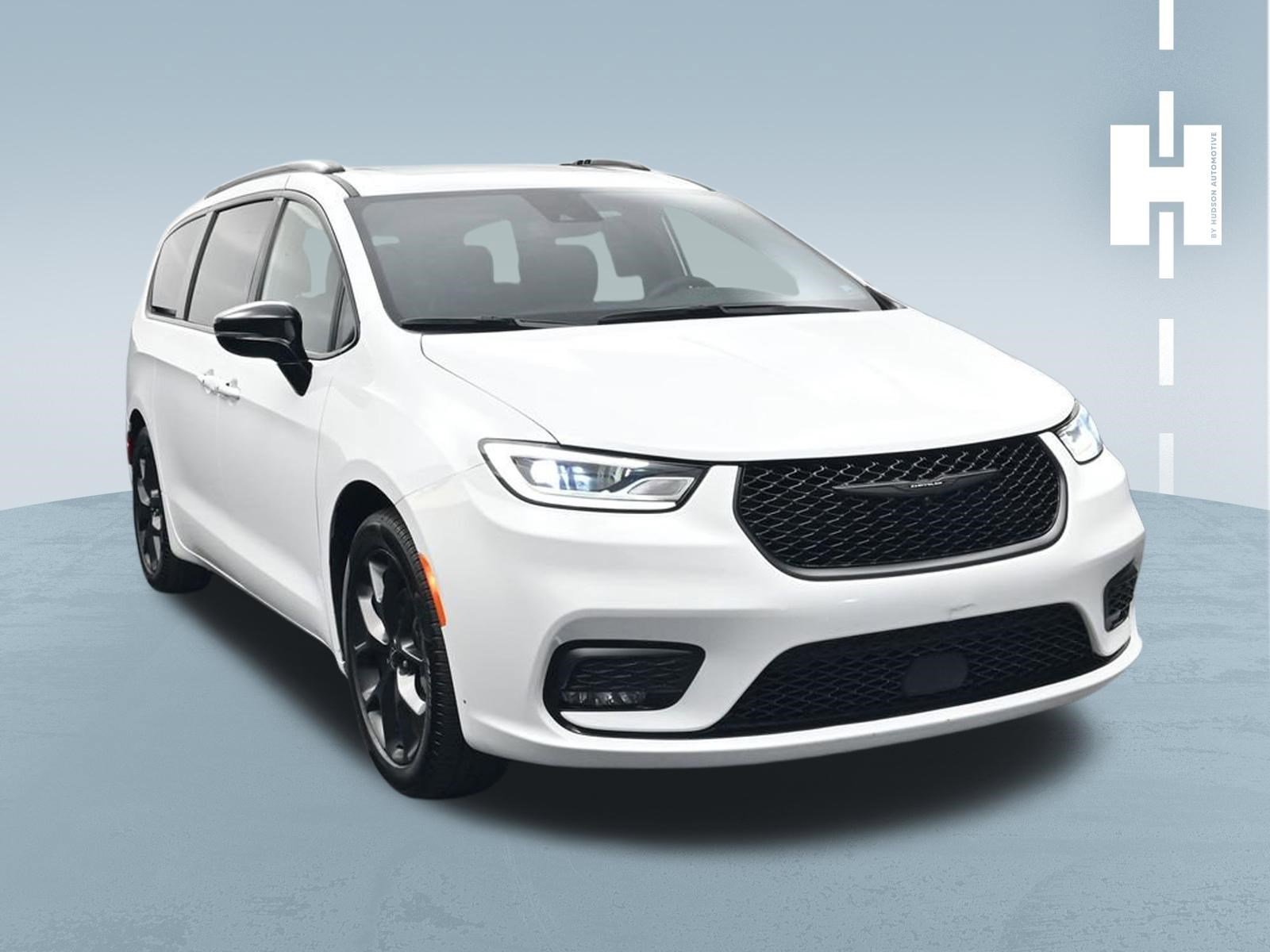 Used 2025 Bright White Clearcoat Chrysler Limited image 1