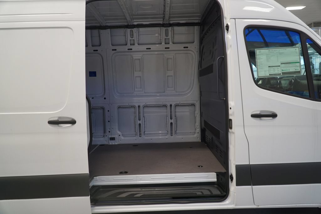 New 2025 Arctic+White Mercedes-Benz Cargo 170 WB image 26