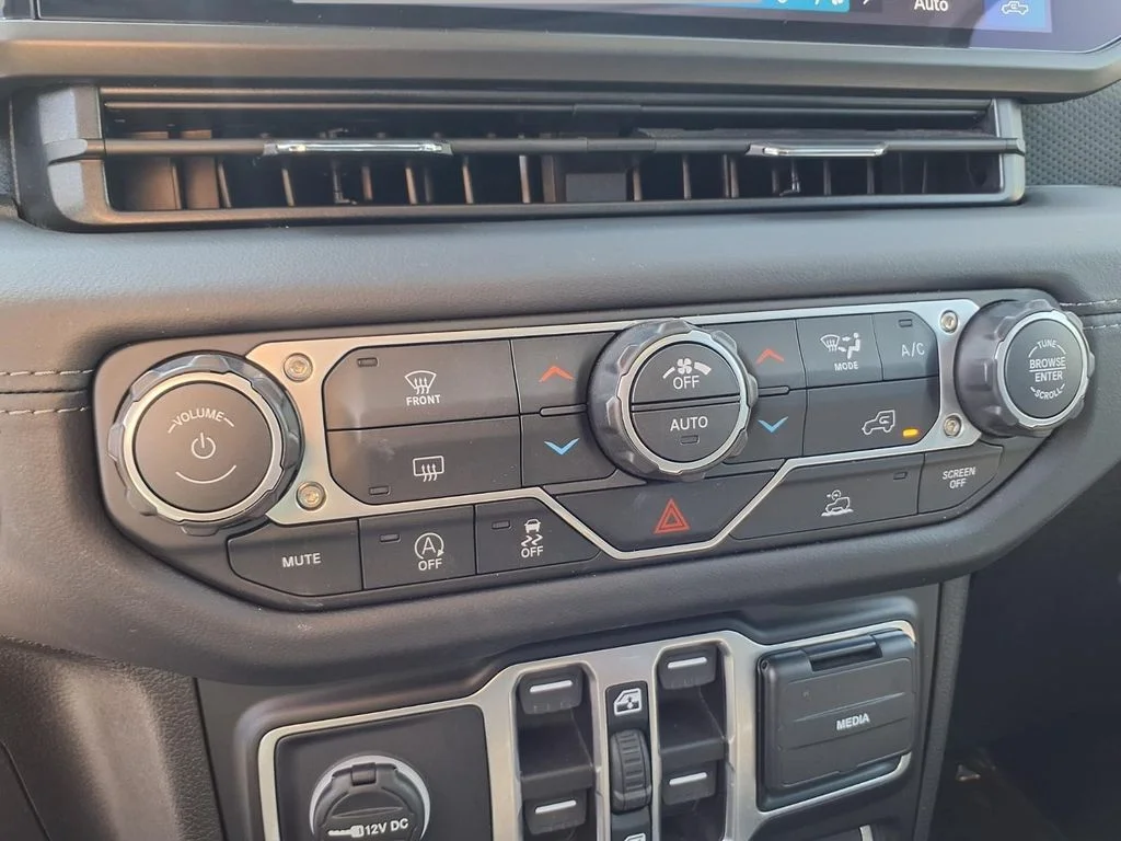 Used 2026 White Jeep Rubicon image 9