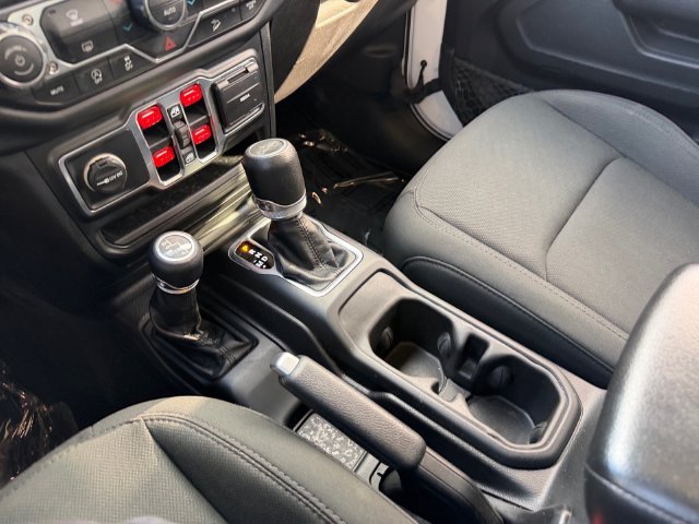 Used 2019 White Jeep Unlimited Sport Altitude image 25
