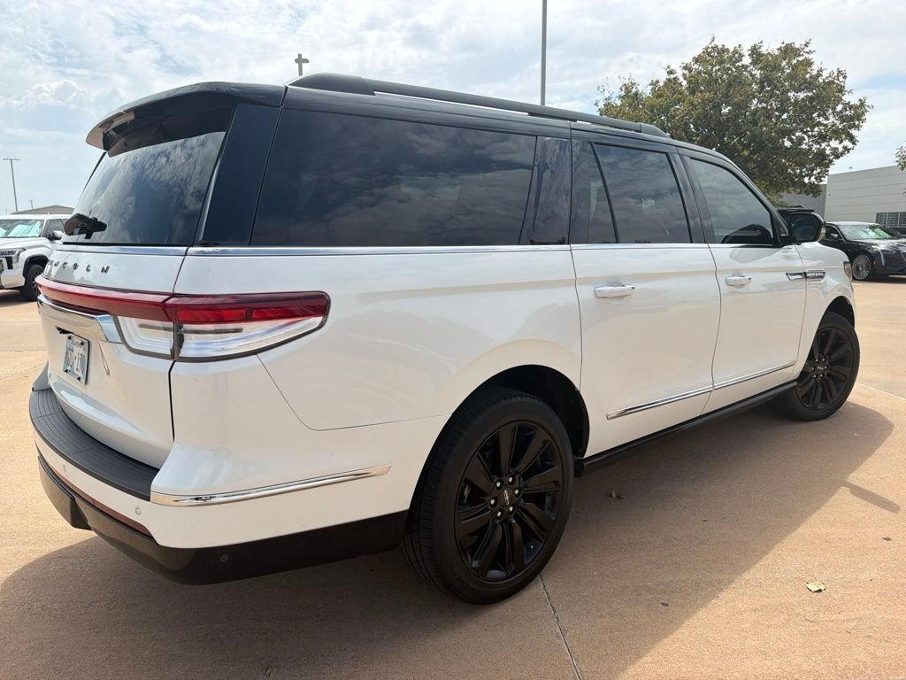 Used 2022 White Lincoln Black Label image 3