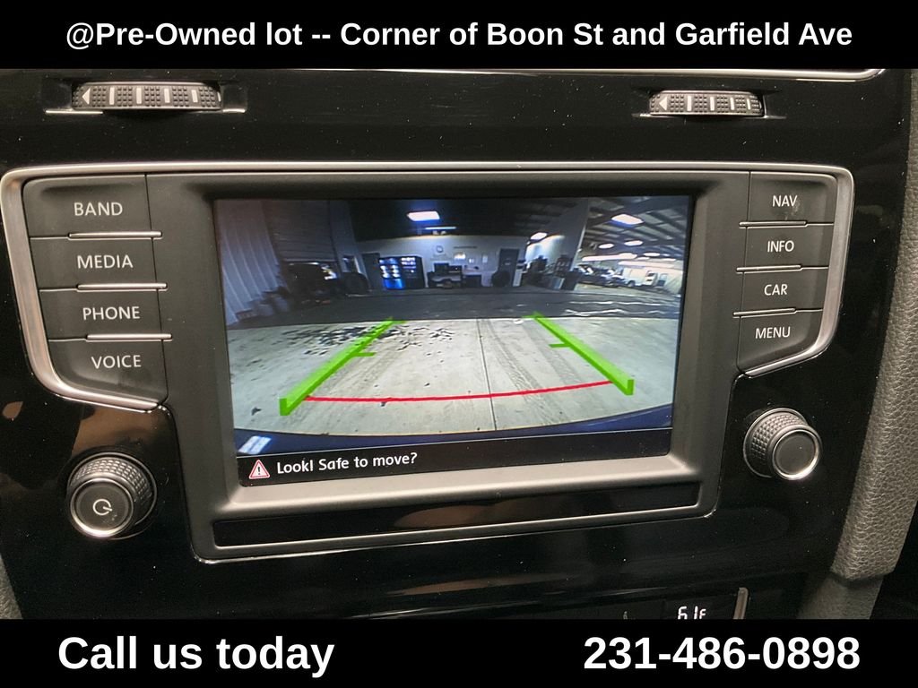 Used 2016  Volkswagen Base image 23