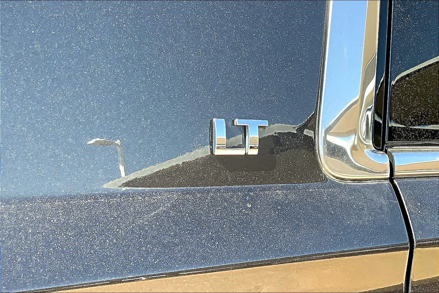 Used 2018 TUNGSTEN METALLIC Chevrolet LT image 8
