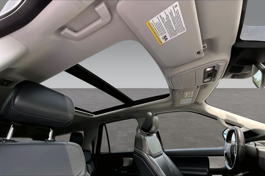 Used 2025 Silver Metallic Ford Active image 11