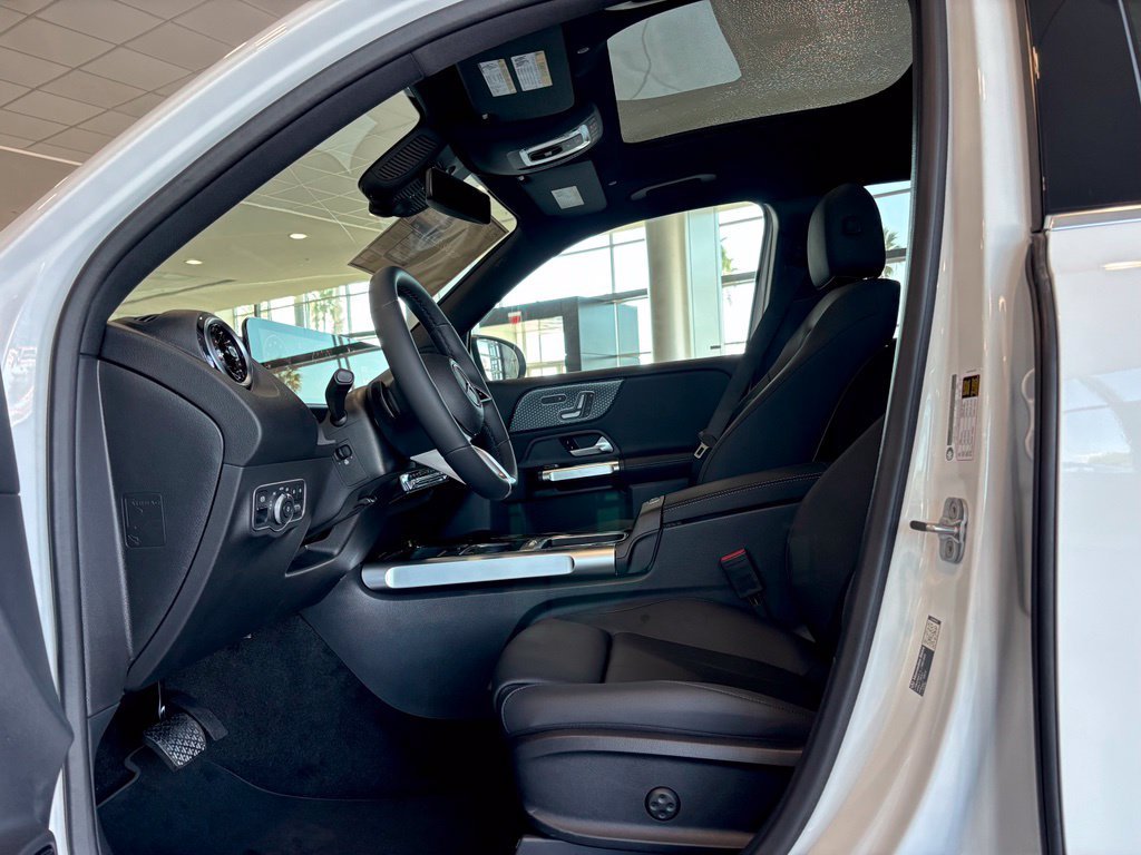 New 2026 Polar White Mercedes-Benz GLB 250 image 21
