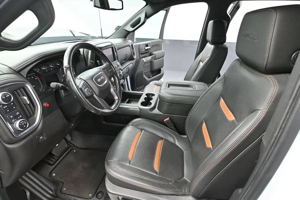 Used 2022 White GMC AT4 image 17