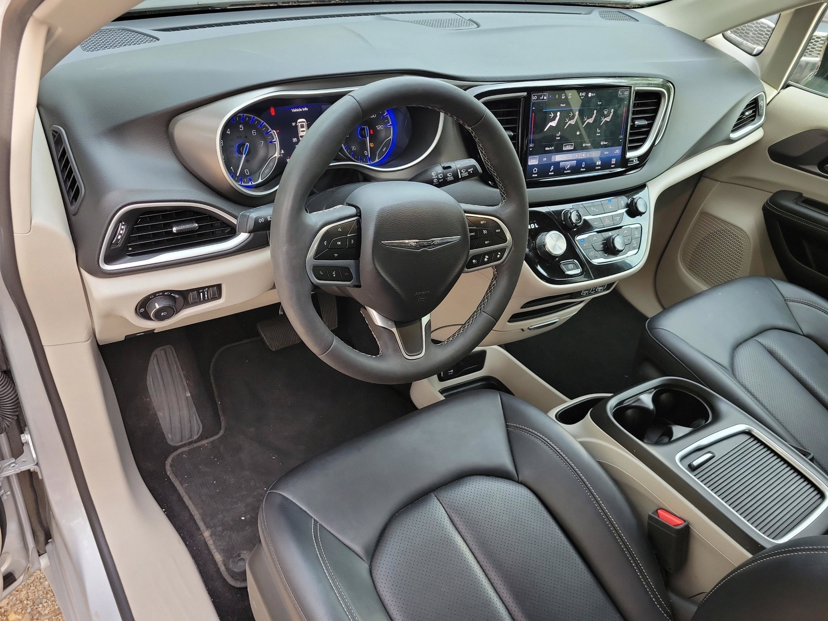 2024 Chrysler Pacifica Touring L - Photo 8