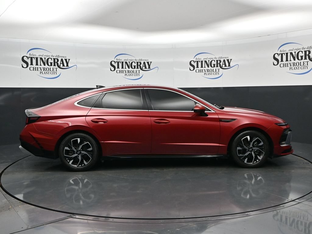 Used 2024 Red Hyundai SEL image 8