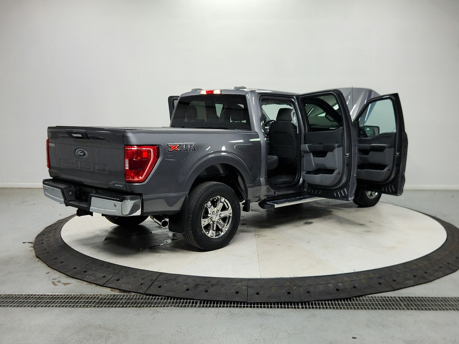Used 2023  Ford XLT image 16