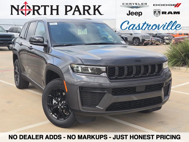 2026 Jeep Grand Cherokee Laredo Altitude