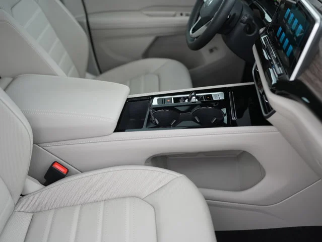 New 2026 Opal White Pearl Volkswagen 2.0T SEL image 17