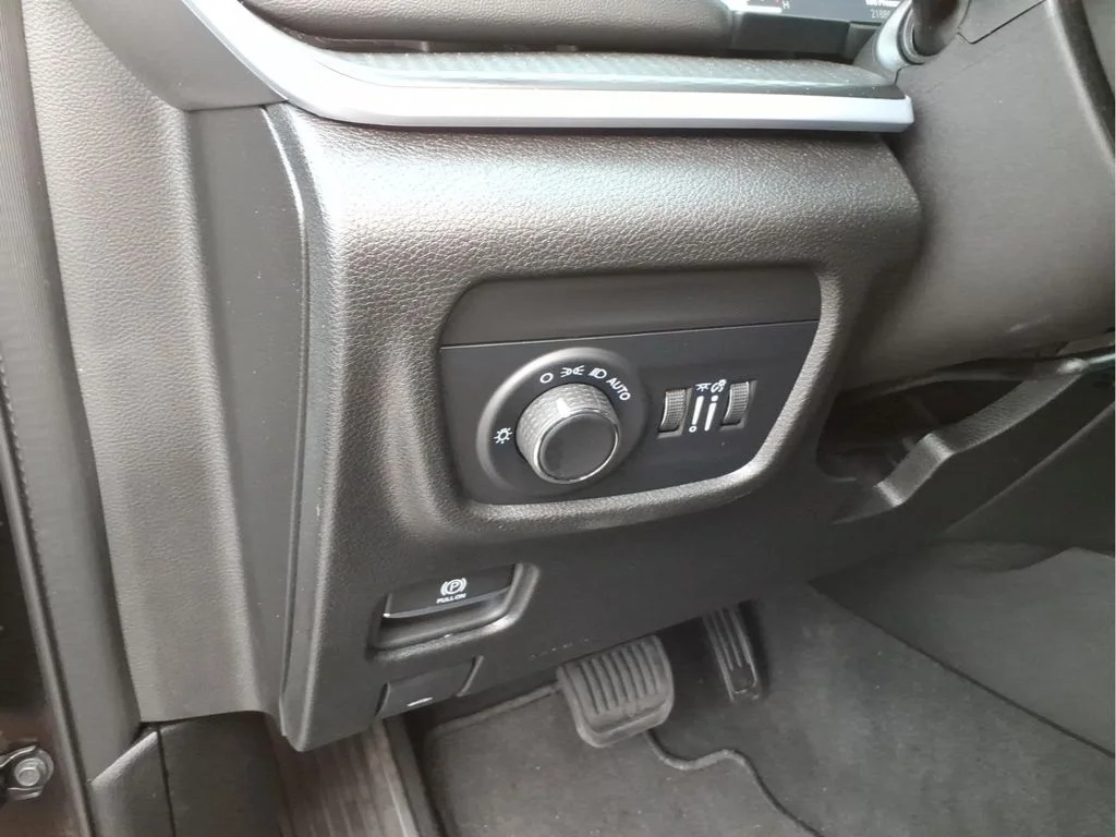 Used 2024 Black Jeep Altitude image 22