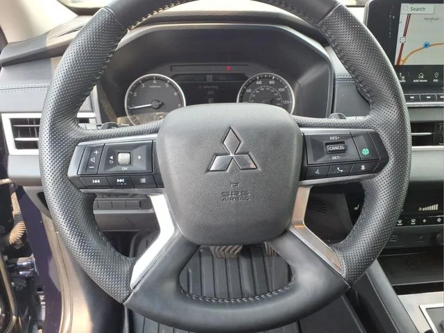 Used 2024 Blue Mitsubishi SE image 19