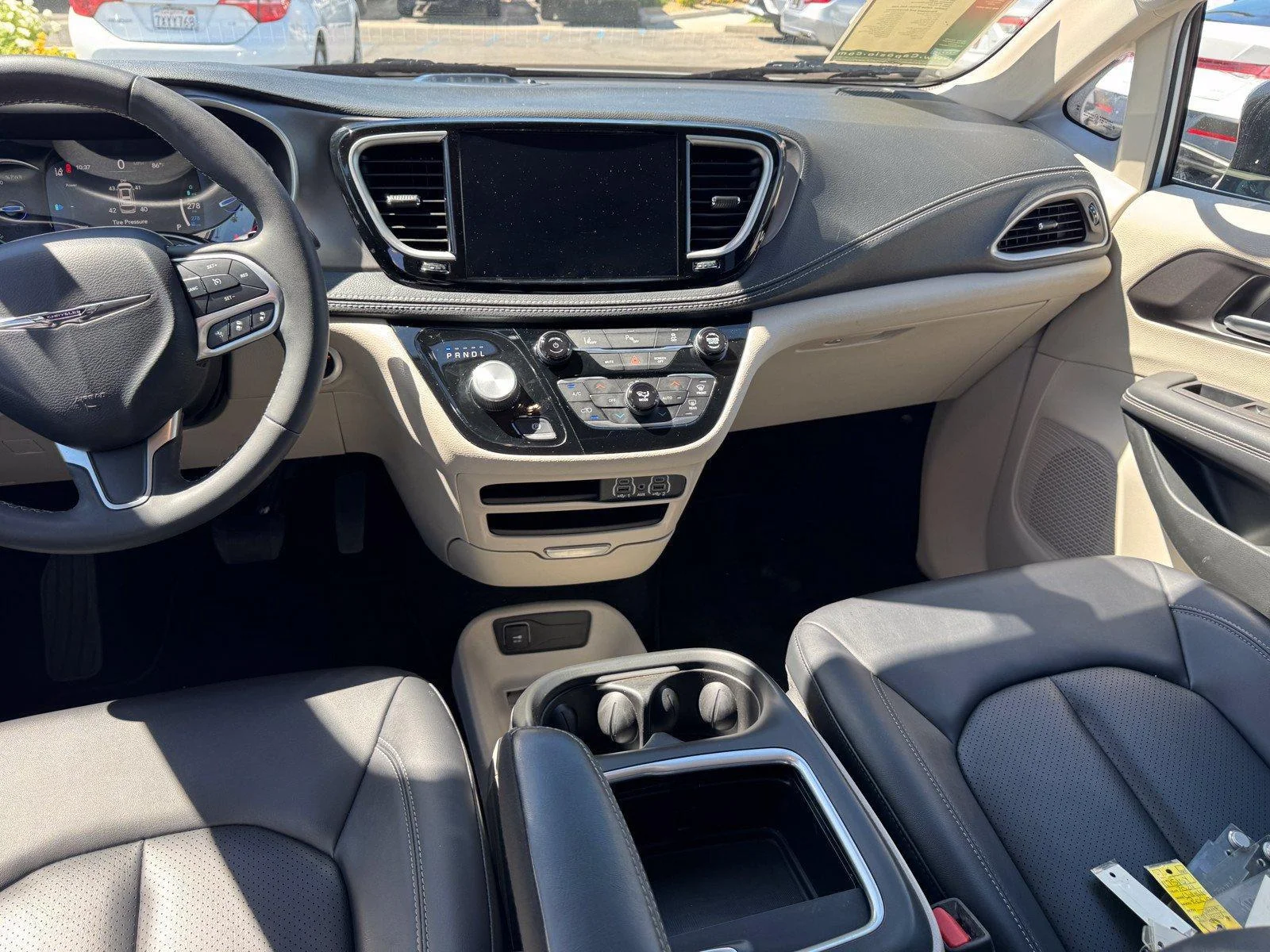 Used 2024 Bright White Clea Chrysler Hybrid Select image 16