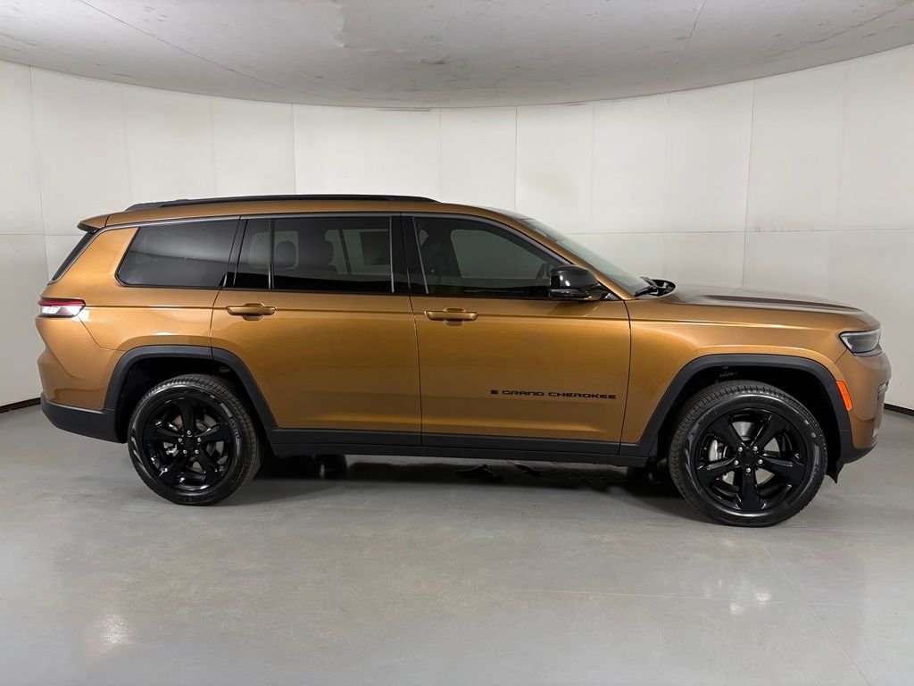 New 2026 Copper Shino Metallic Clear-Coat Exterior Paint Jeep Limited image 9