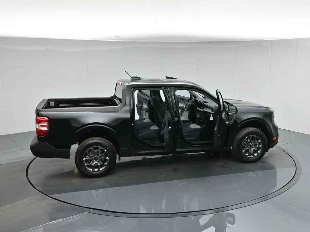 New 2026 Black Ford XLT image 41