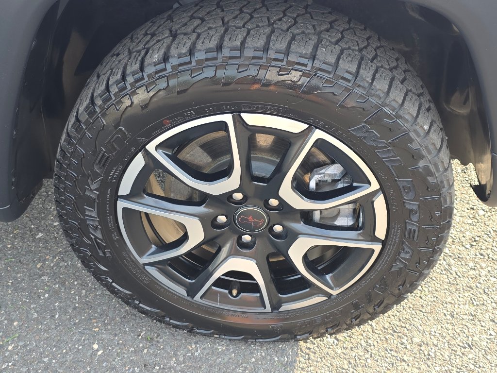 Used 2025 Bright White Clear Coat Jeep Trailhawk image 19