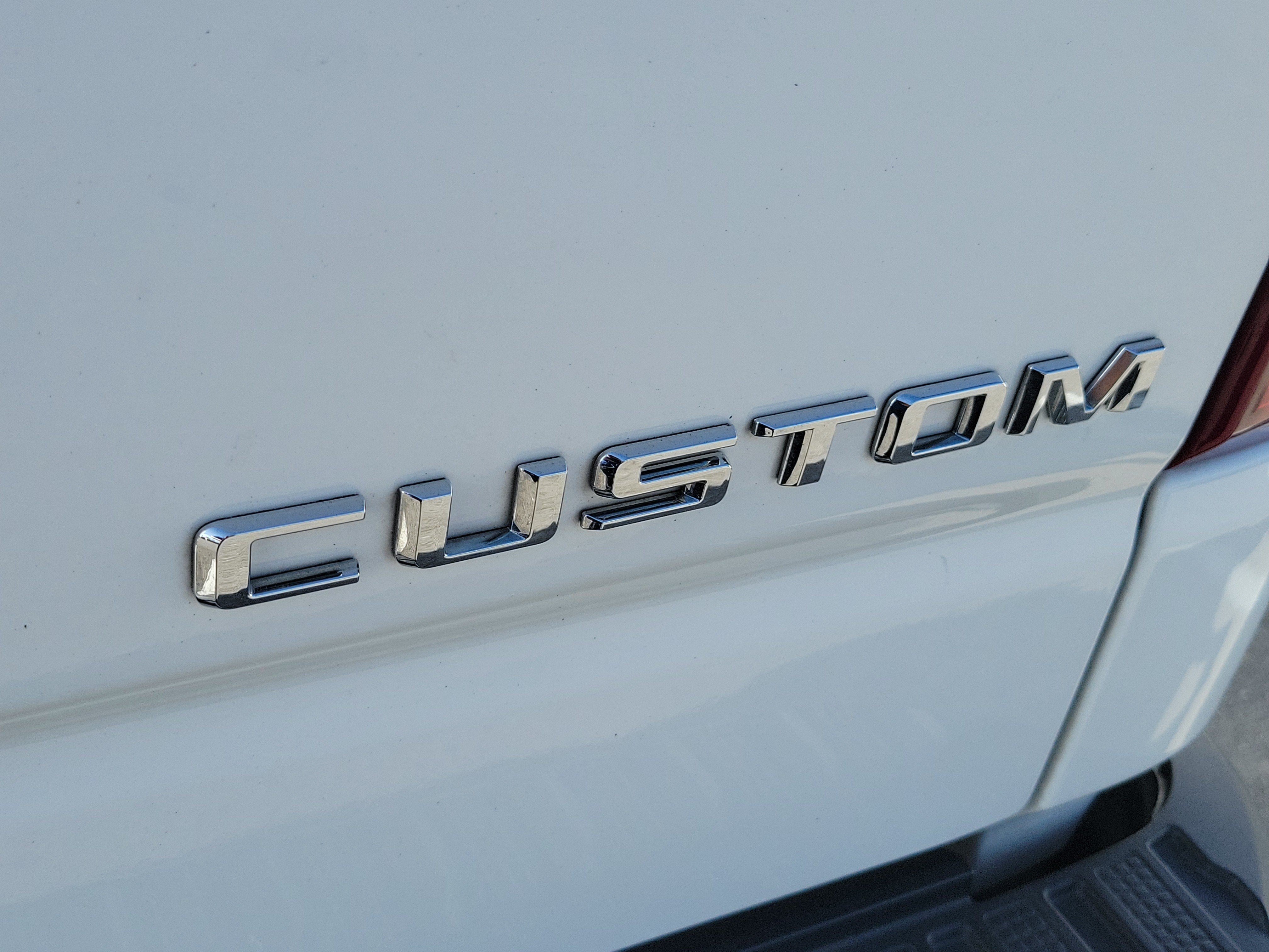Used 2022 Summit White Chevrolet Custom image 9