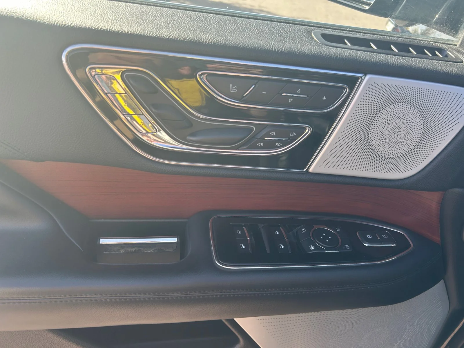 Used 2020 BLACK Lincoln RESERVE image 17
