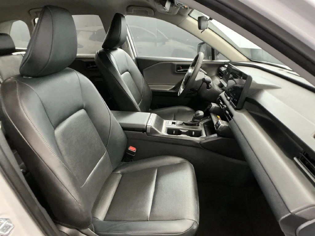 Used 2026 Ice Cap Toyota XLE Premium image 26