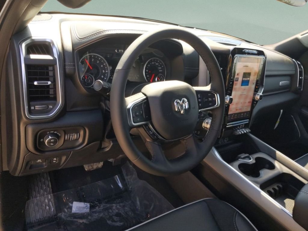 New 2026 Diamond Black Crystal Pearl-Coat Exterior Paint RAM Laramie image 17