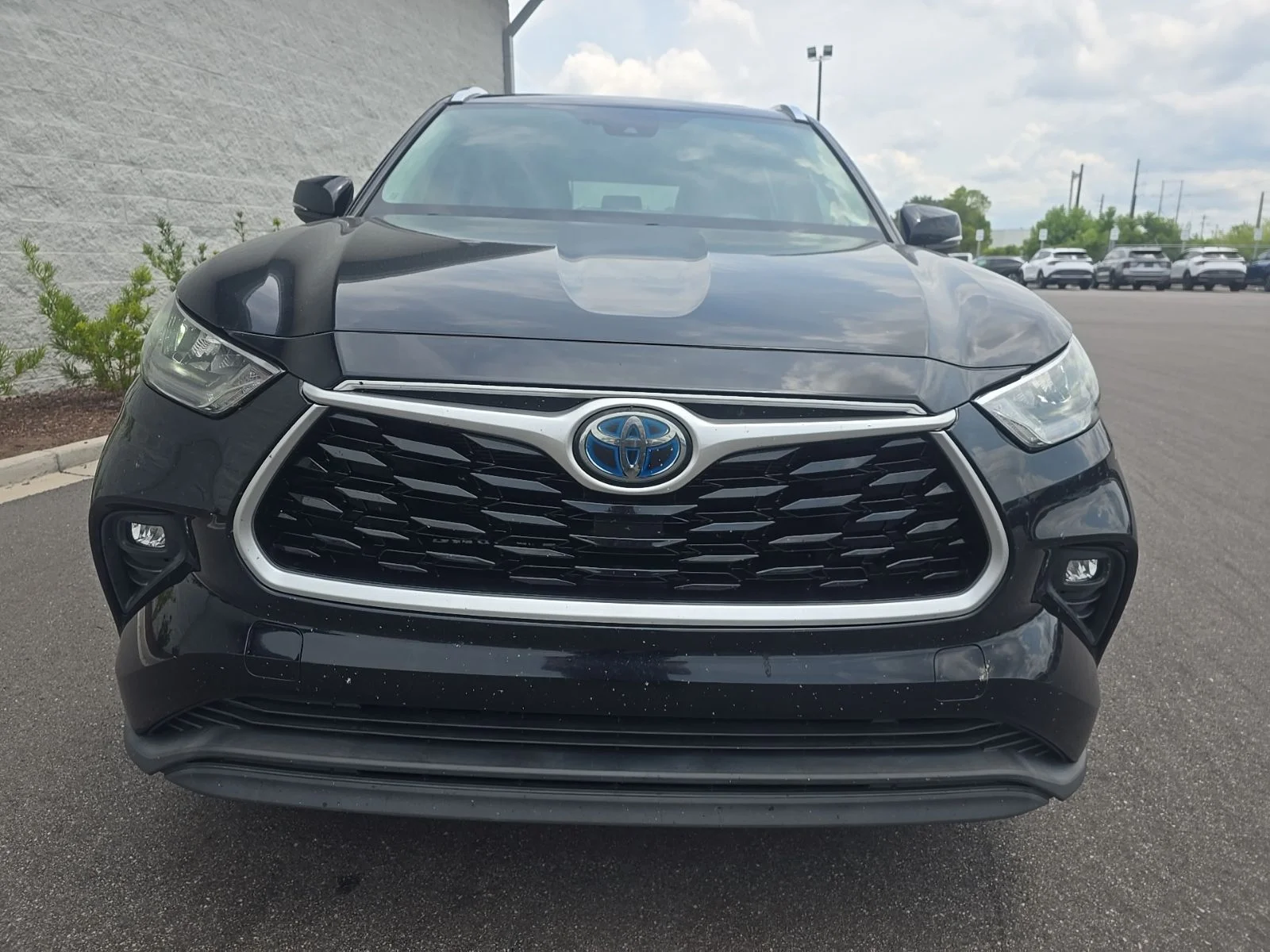 Used 2020 Midnight Black Metallic Toyota XLE image 3