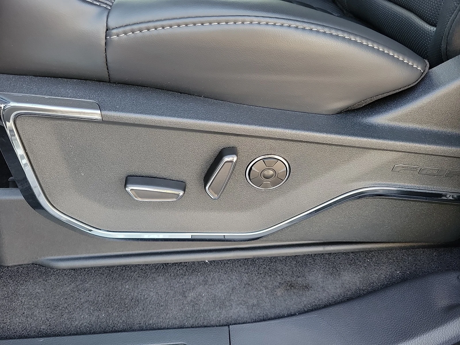 New 2026 Iconic Silver Metallic Ford Platinum&reg; image 13