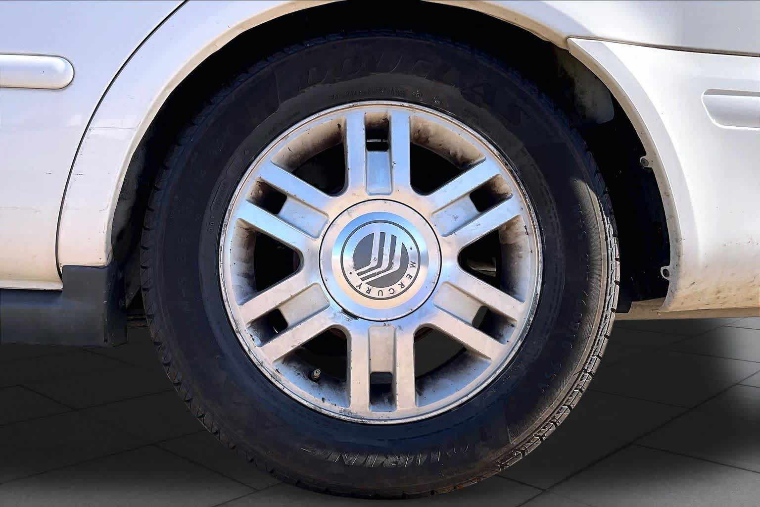 Used 2005 Vibrant White Mercury LS image 10