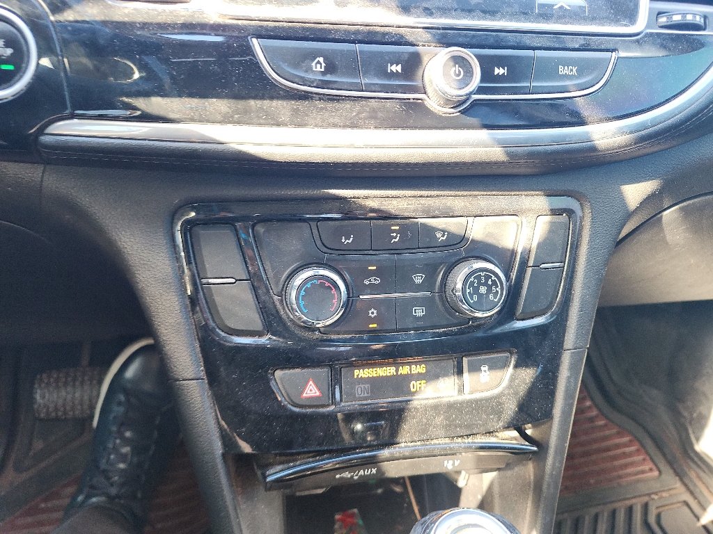 Used 2019 White Frost Tricoat Buick Preferred image 20