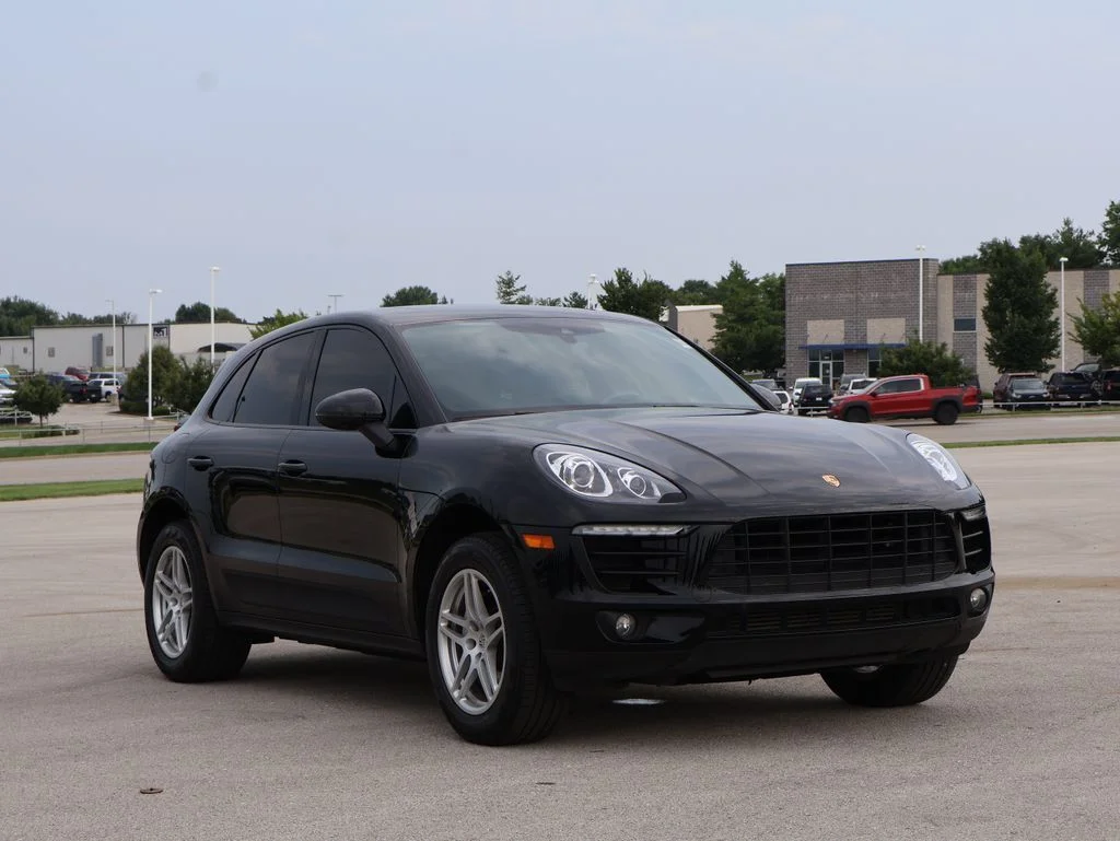 Used 2018  Porsche Base image 3