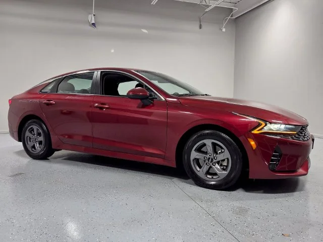 Used 2023 Red Kia LXS image 2