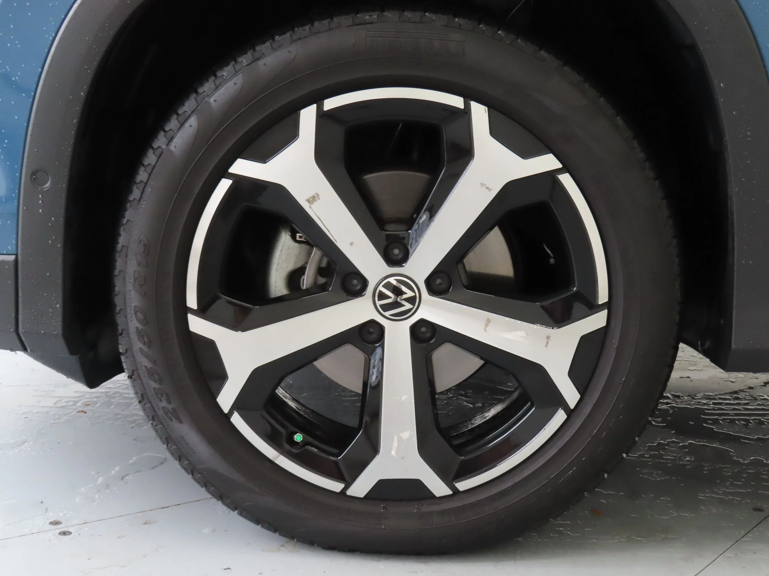 2025 Volkswagen Tiguan SE - Photo 25