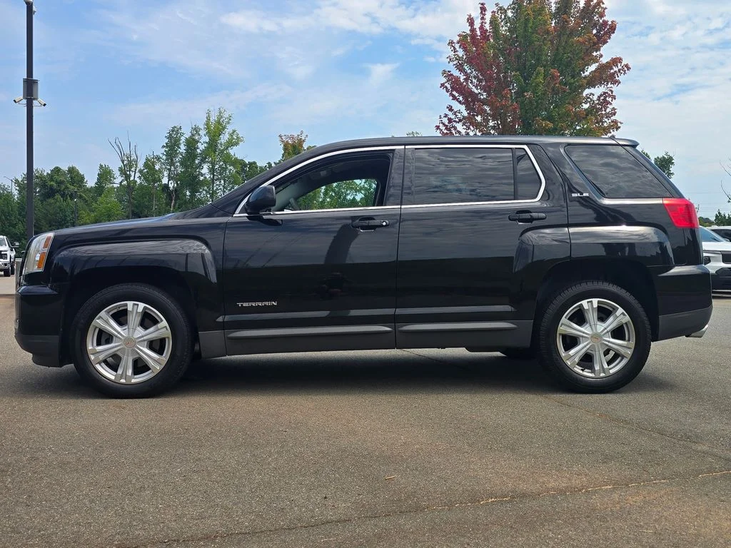 Used 2017 Black GMC SLE-1 image 34