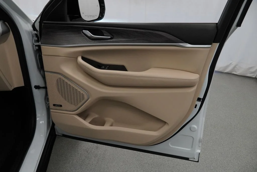 Used 2022 White Jeep 4xe image 48