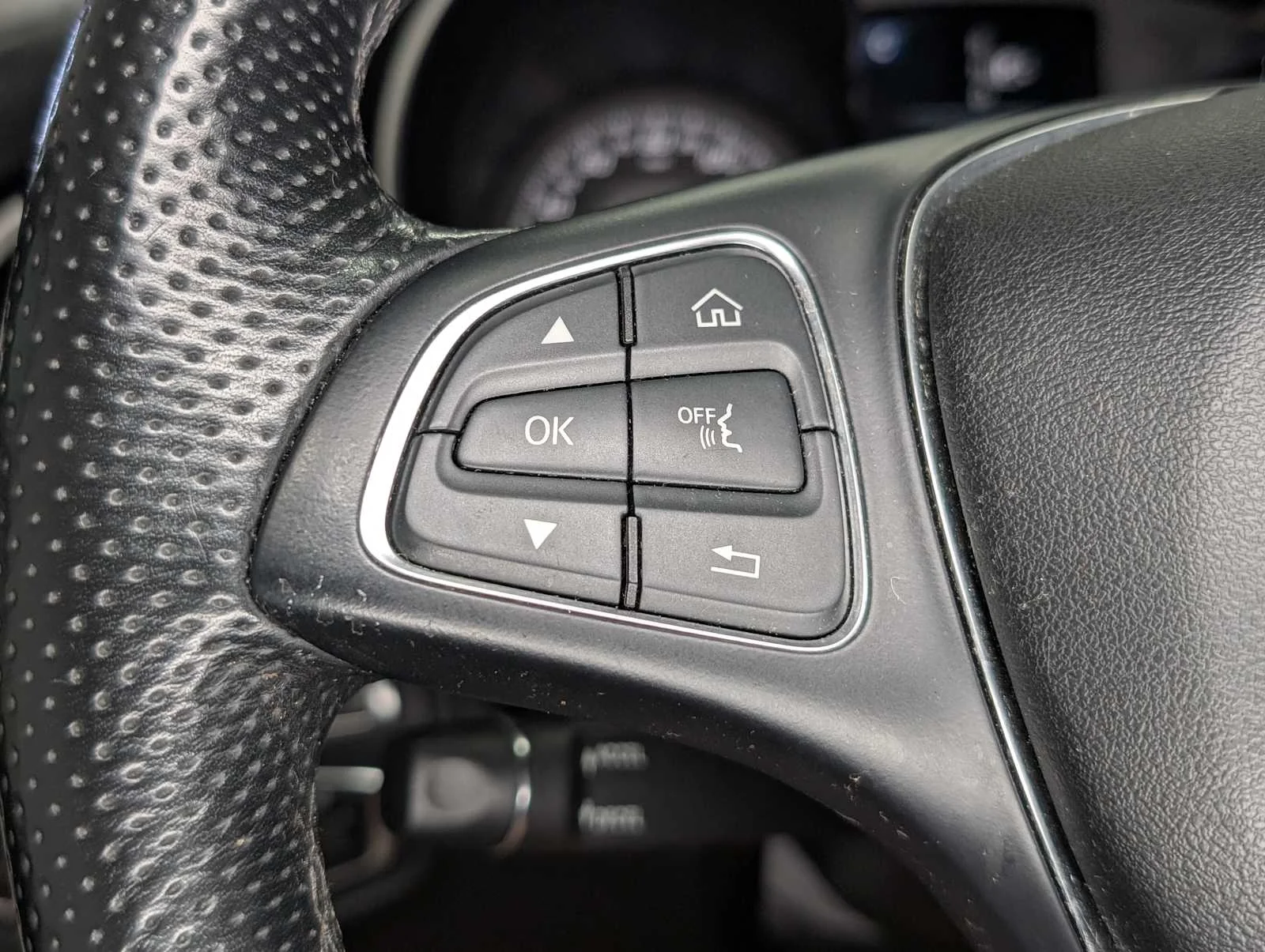 Used 2015 Polar White Mercedes-Benz C 300 image 33