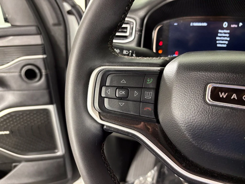 Used 2023 White Jeep Base image 24