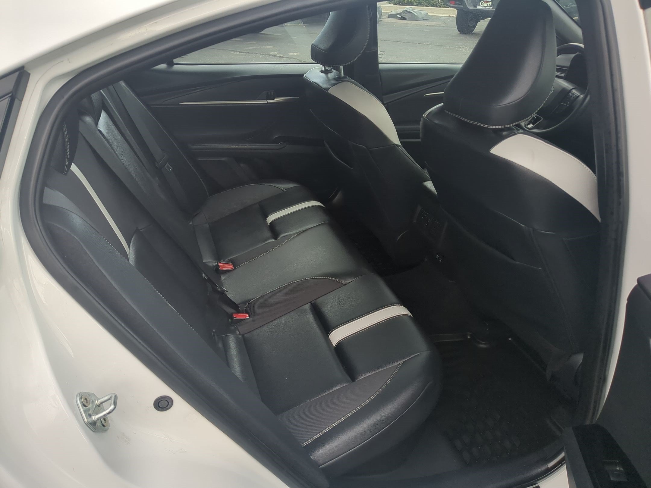 Used 2025 Ice Toyota LE image 32
