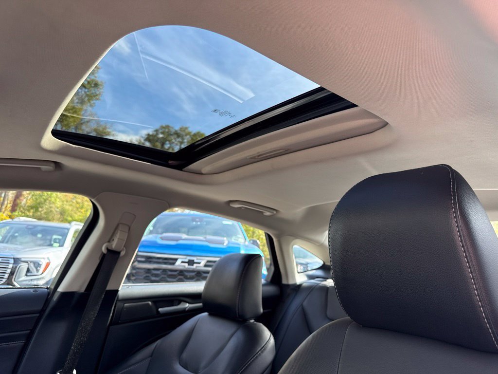 Used 2020 White Ford Titanium image 22