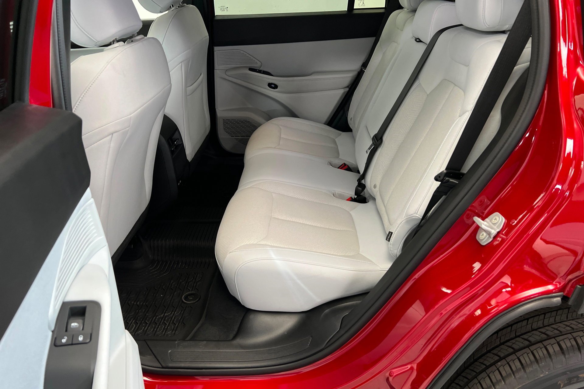 New 2026 Red Hot Pearl-Coat Exterior Paint Jeep Laredo image 22