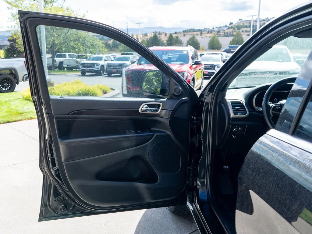 Used 2015 Black Jeep Altitude image 16