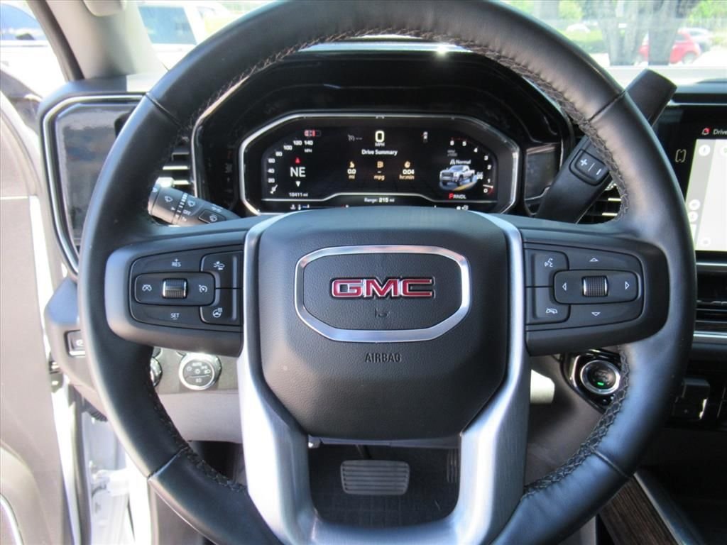 Used 2025 White GMC SLE image 22