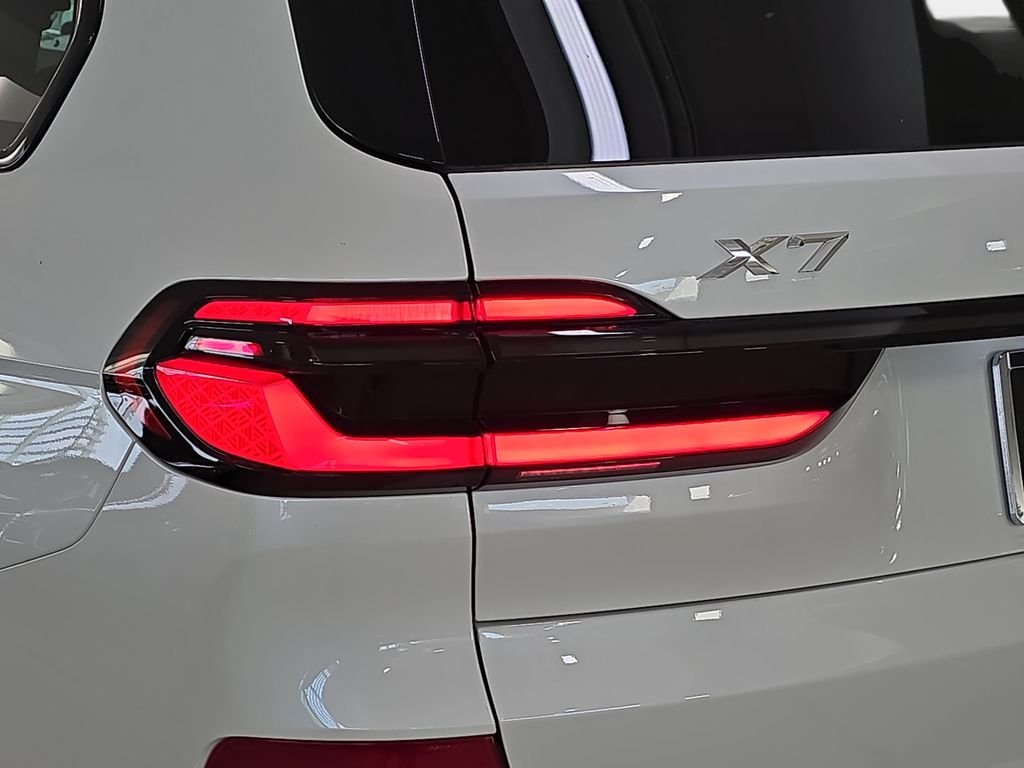 New 2027 Mineral White Metallic BMW xDrive40i image 22