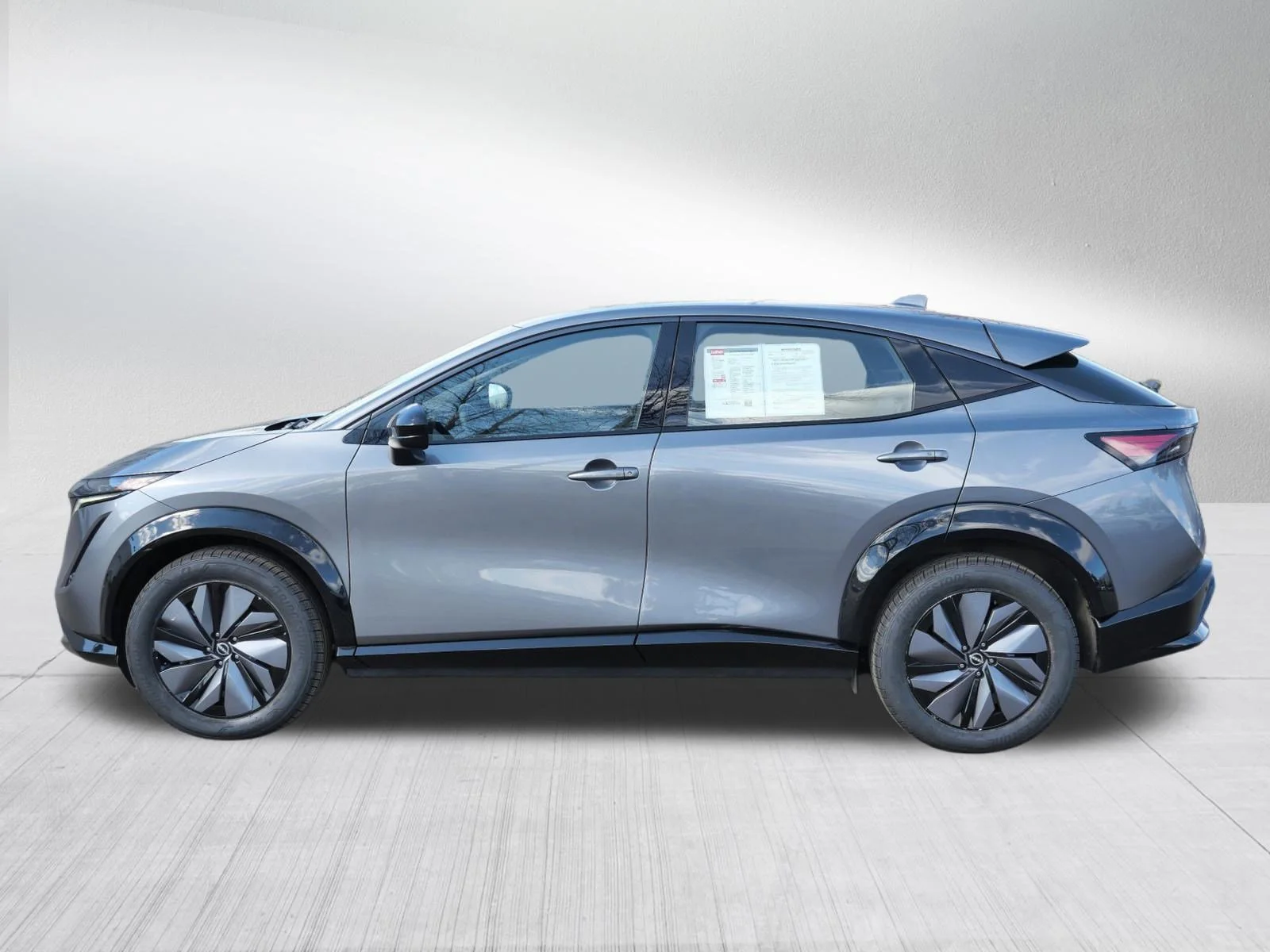 Used 2023 Gun Metallic Nissan ENGAGE image 4