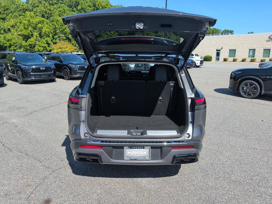 Used 2023 Graphite Shadow INFINITI LUXE image 15