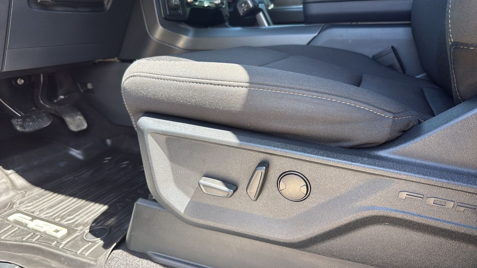 Used 2024 Gray Ford XLT image 10