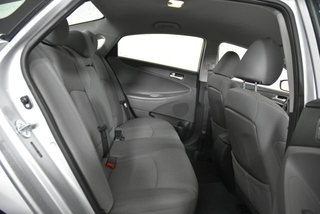 Used 2011 Silver Hyundai GLS image 16