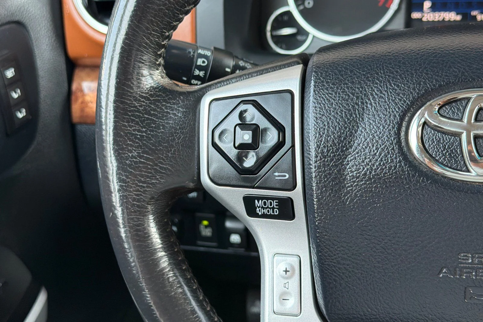 Used 2016 White Toyota 1794 image 28