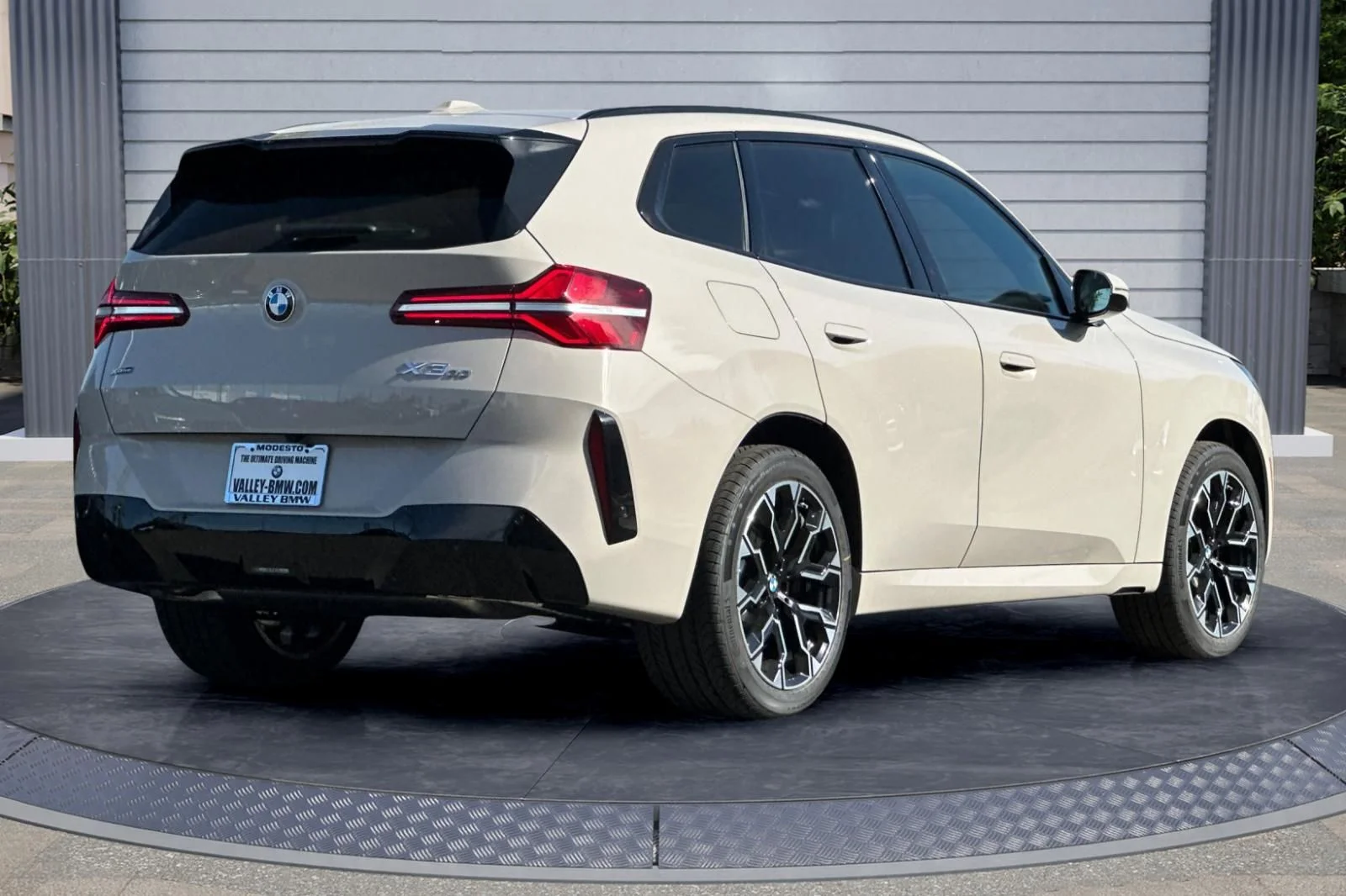 New 2026 Gray Metallic BMW 30 xDrive image 4