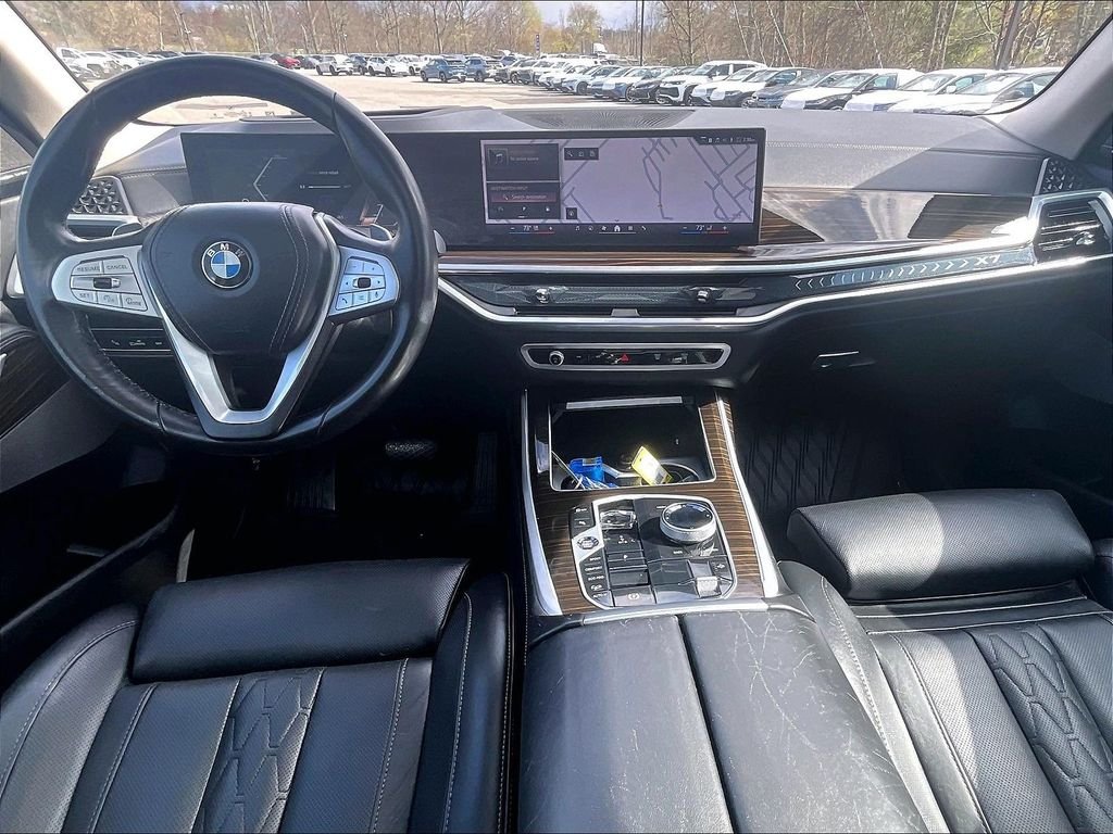 Used 2024 Green BMW xDrive40i image 22
